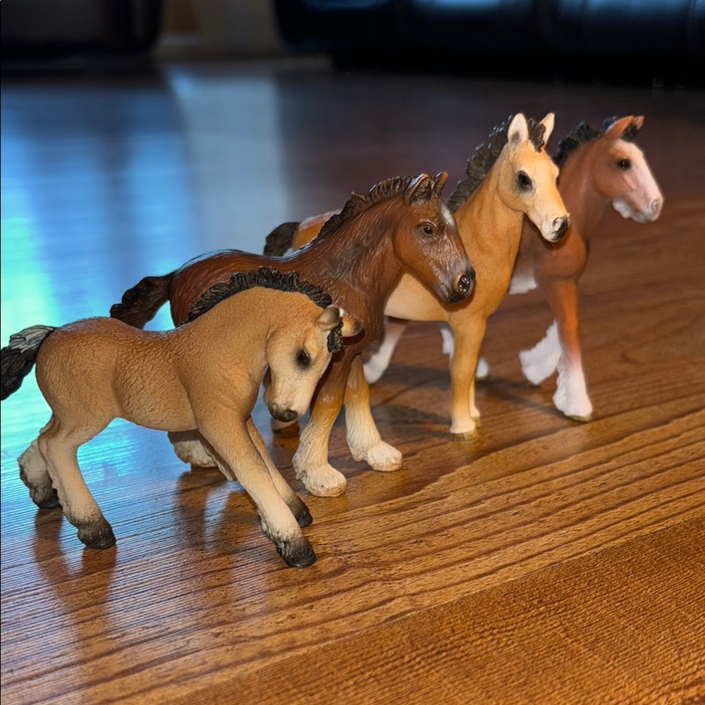 Set of 4 Retired Schleich foals